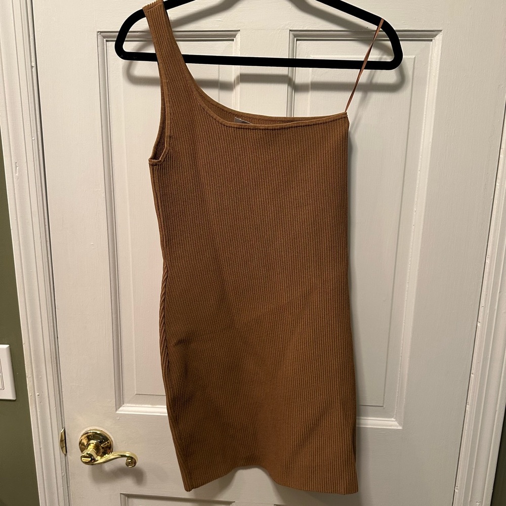 Babaton Aritzia Sculpt Knit One-Shoulder Dress NWT Size Medium - Picture 6 of 6